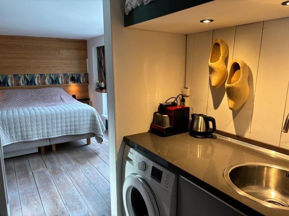 Houseboat Amsterdam Bed and Breakfast in Amsterdam