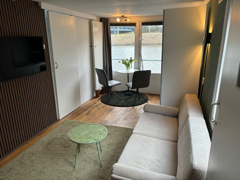 Houseboat Amsterdam Bed and Breakfast in Amsterdam