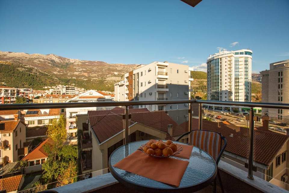Balcony/Terrace, City view, Mountain view, Inner courtyard view