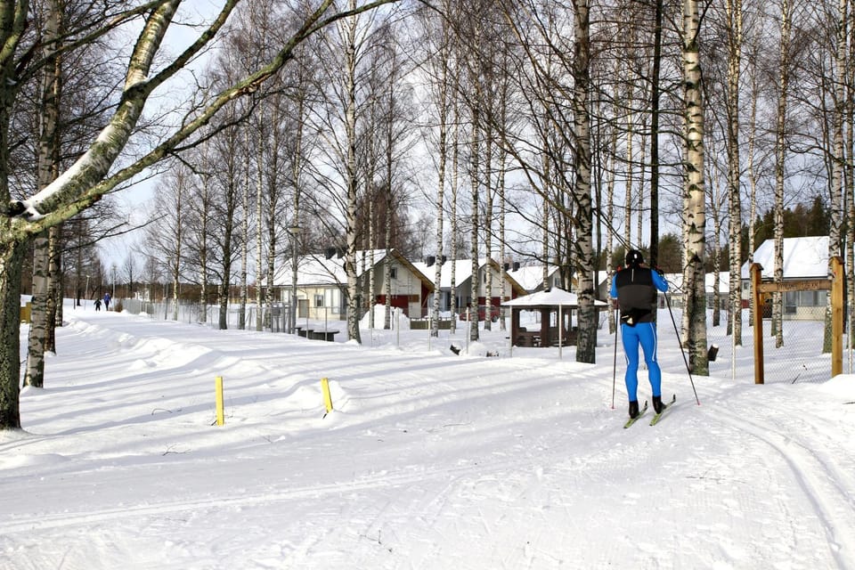 Property building, Day, Neighbourhood, Natural landscape, Winter, Skiing, Skiing