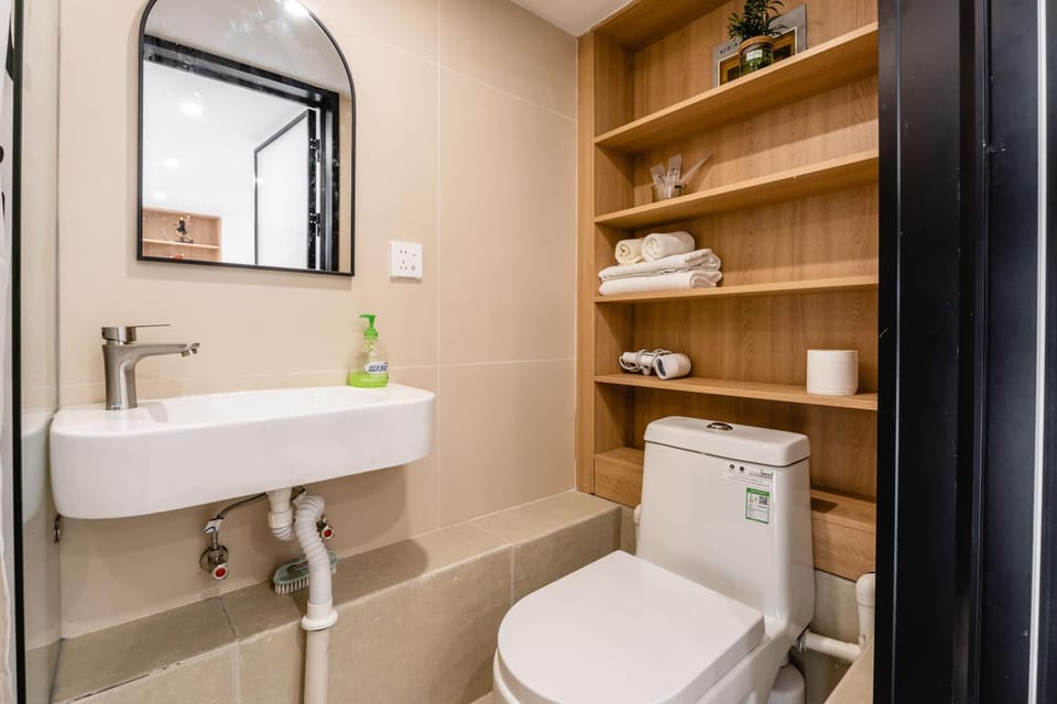 Hot Tub, Bathroom