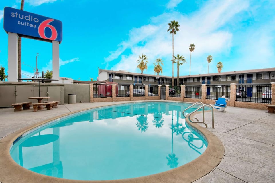 Pool view, Swimming pool