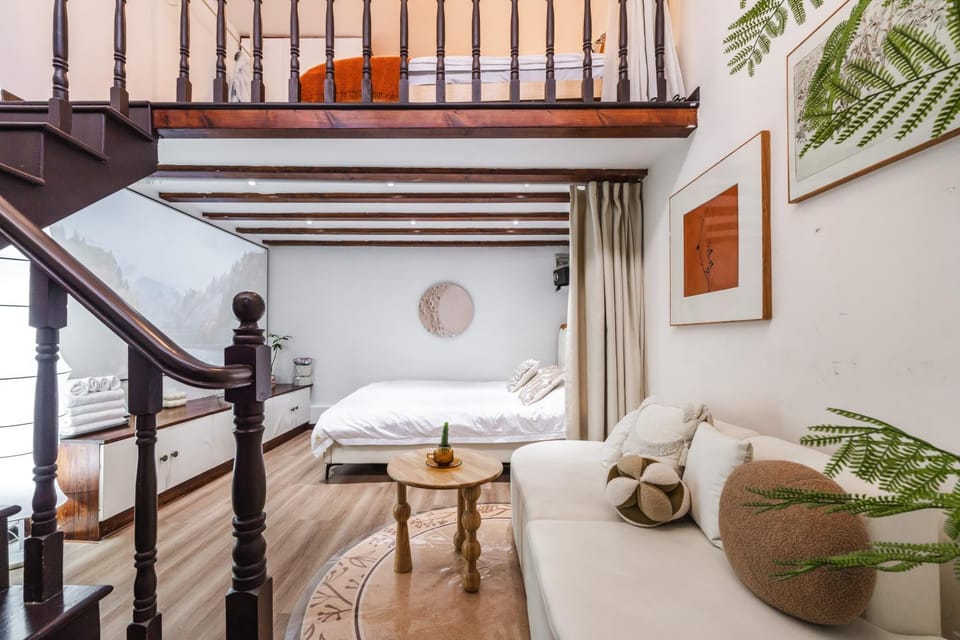 Bed, Living room, Photo of the whole room