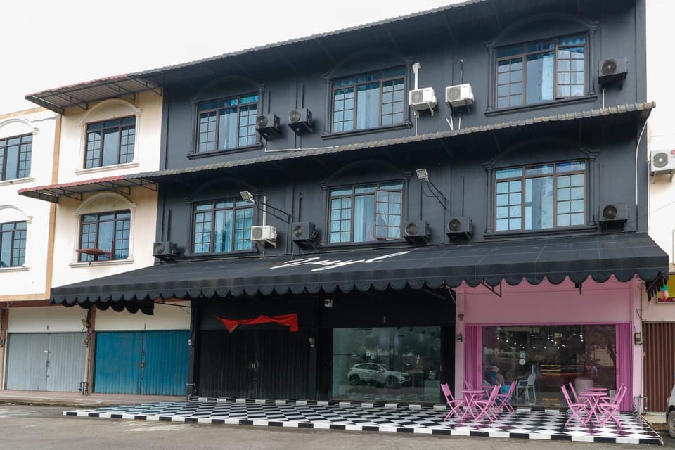 Facade/entrance