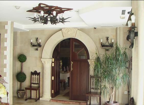 Facade/entrance