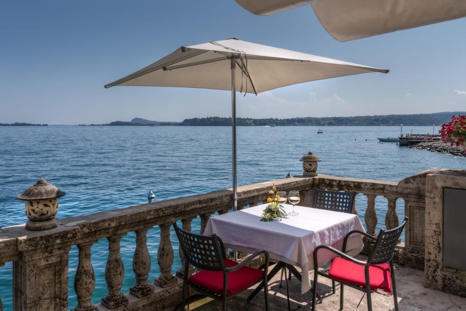Restaurant/places to eat, Balcony/Terrace