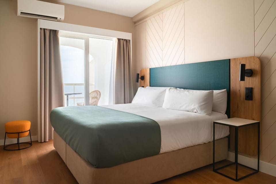 Bed, Balcony/Terrace, Bedroom