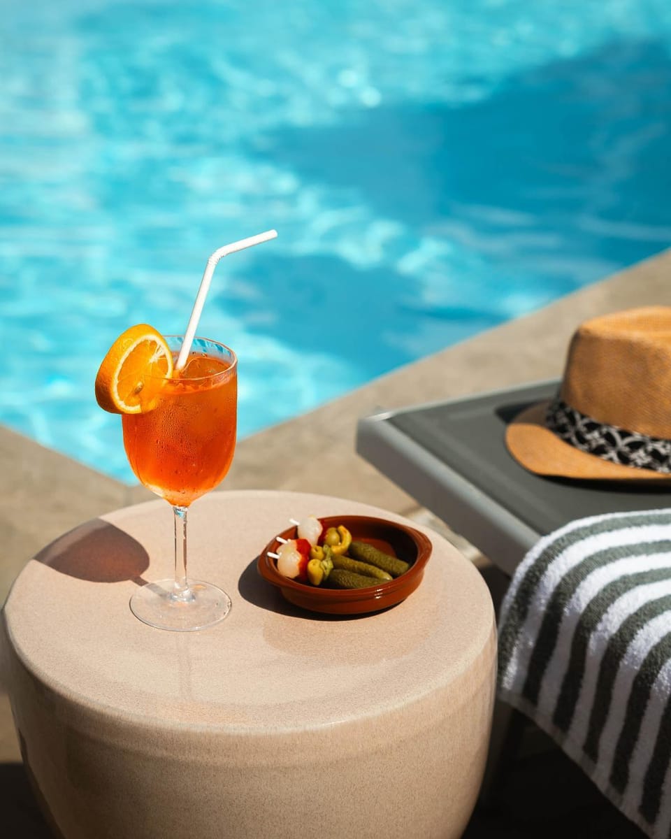 Food and drinks, Swimming pool, sunbed