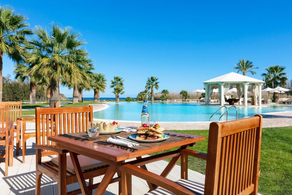 Lounge or bar, Food, Lunch