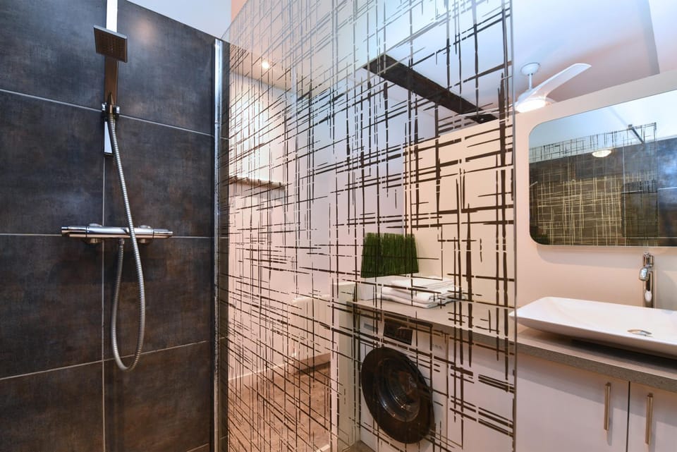 Shower, Bathroom, towels, washing machine