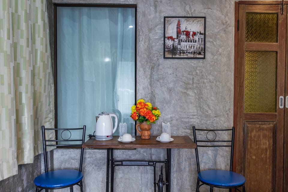 Bathroom, Coffee/tea facilities, Other, Decorative detail, Seating area