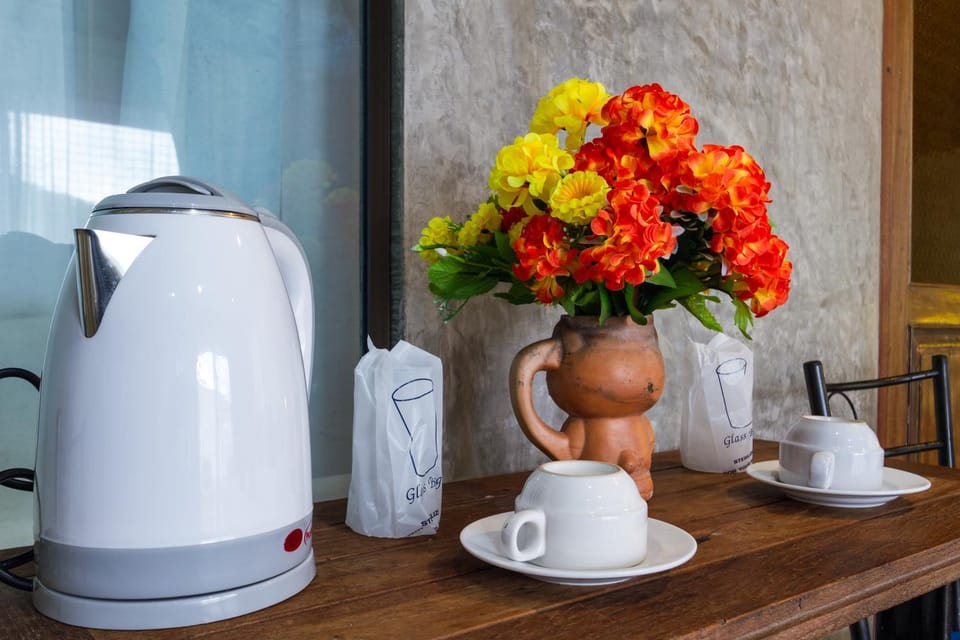 Coffee/tea facilities, Other, Decorative detail, Drinks