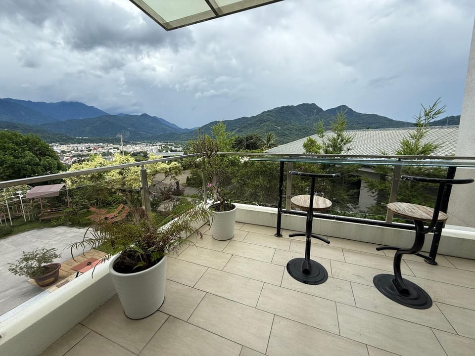 Patio, Day, Natural landscape, View (from property/room), Balcony/Terrace, Mountain view
