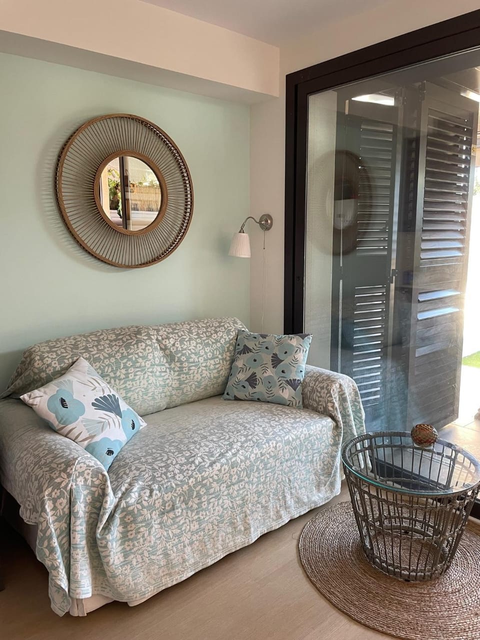 Beach flat with garden Apartment in Castelldefels