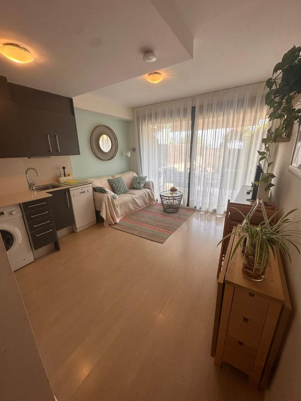 Beach flat with garden Apartment in Castelldefels