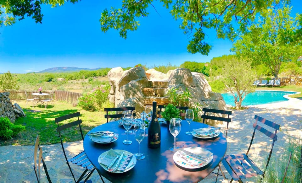 Day, Natural landscape, Bird's eye view, Food and drinks, Dining area, On site, Garden view, Mountain view, Pool view, Swimming pool, Family