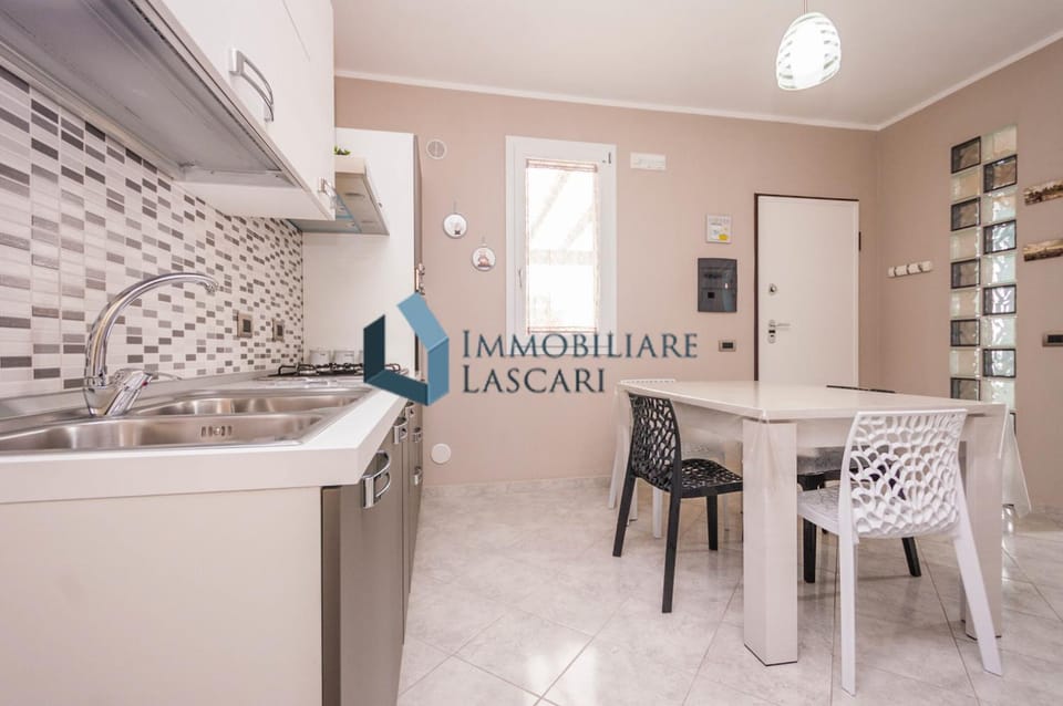 Communal kitchen, kitchen, kitchen