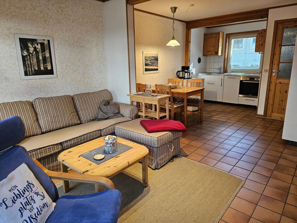 Kitchen or kitchenette, Living room, Seating area, Dining area