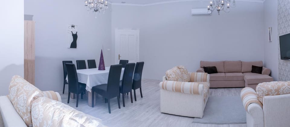 Seating area, Dining area