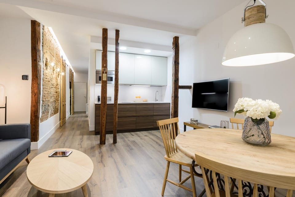 Coffee/tea facilities, Kitchen or kitchenette, Living room, Dining area