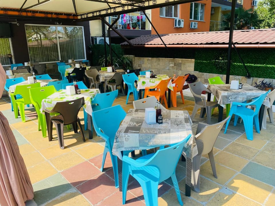 Patio, Restaurant/places to eat