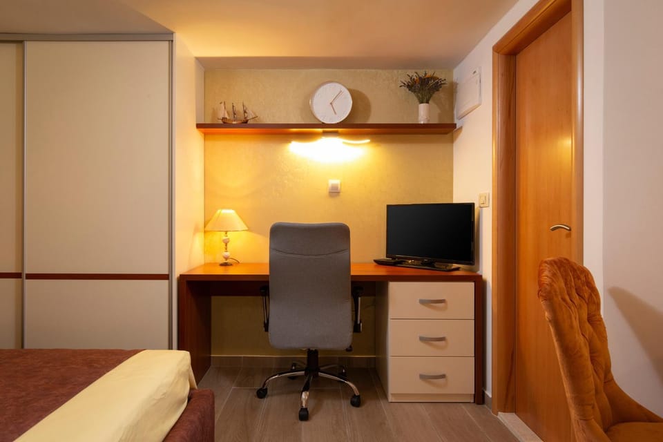 TV and multimedia, Business facilities