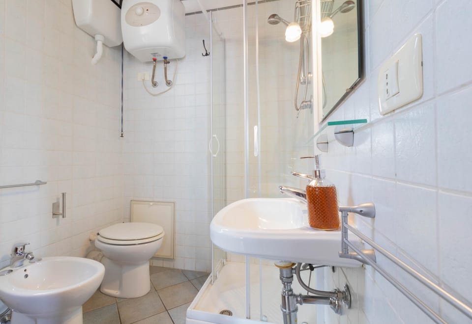 Shower, Bathroom, bidet