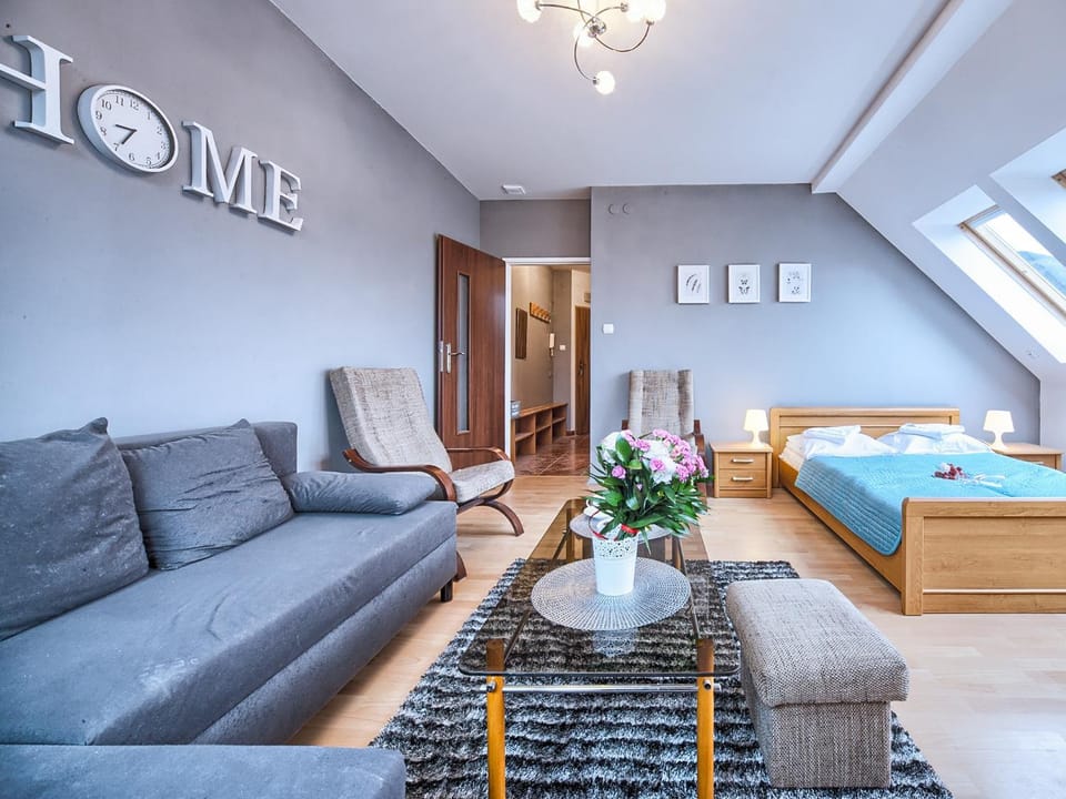 Bed, Living room, Photo of the whole room, Seating area