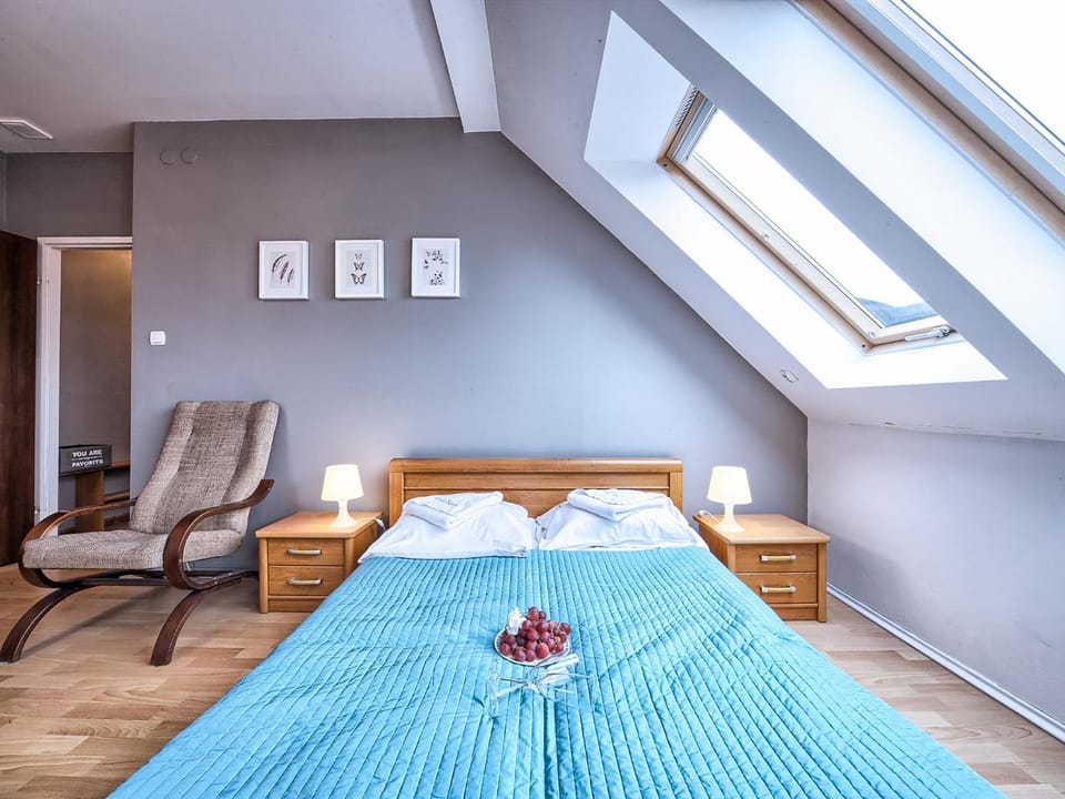 Bed, Living room