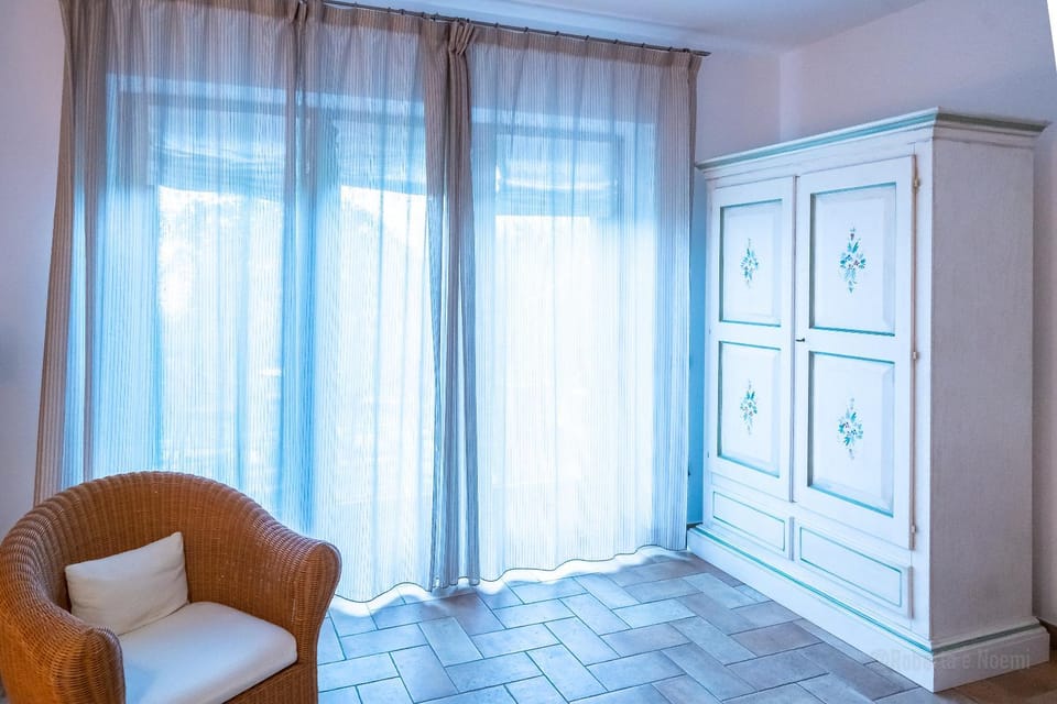 Seating area, wardrobe