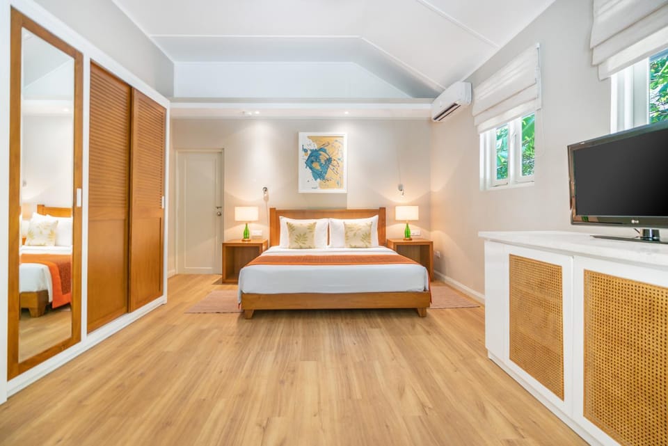 Bed, TV and multimedia, Photo of the whole room, Bedroom, wardrobe