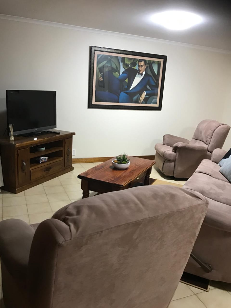 Living room, Photo of the whole room