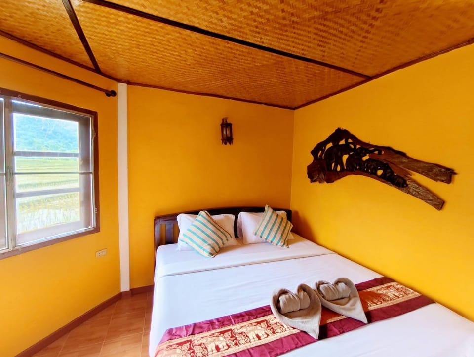 Bed, Photo of the whole room, Bedroom, towels