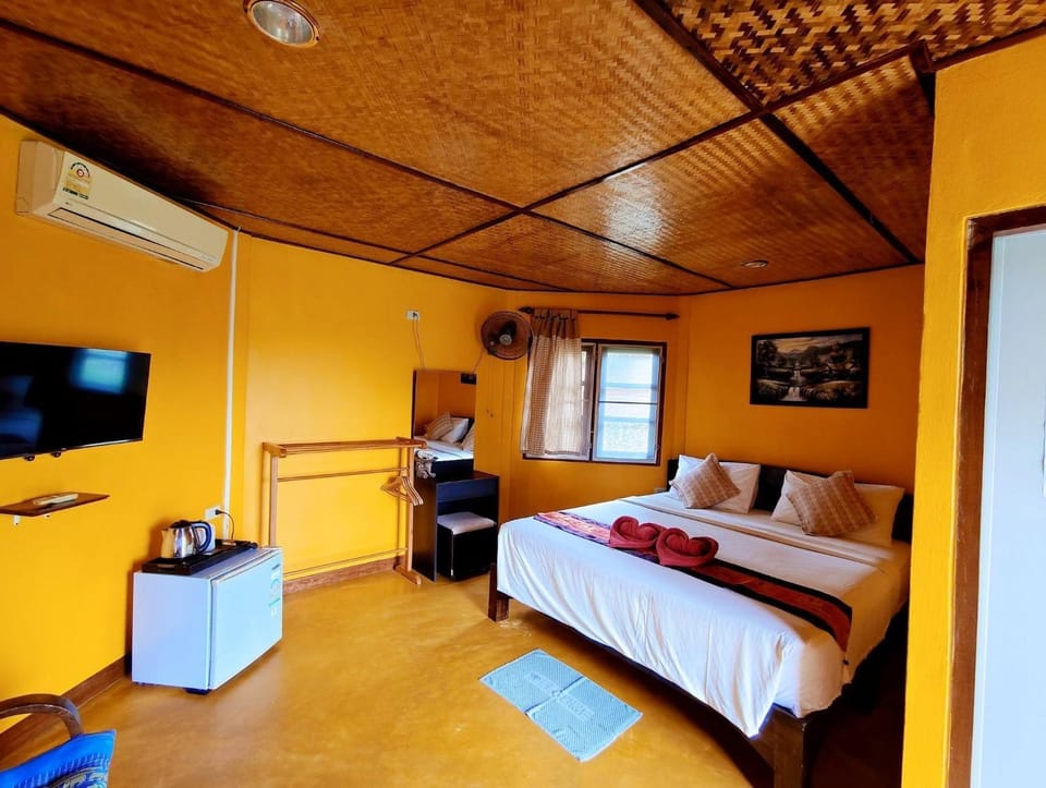 Communal lounge/ TV room, TV and multimedia, Photo of the whole room, Evening entertainment, air conditioner