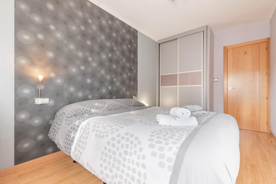 Bed, Bedroom, towels, wardrobe