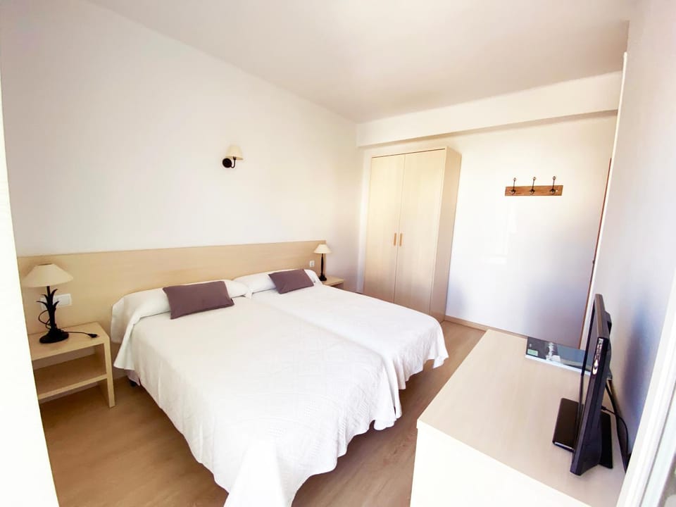 Bed, Photo of the whole room