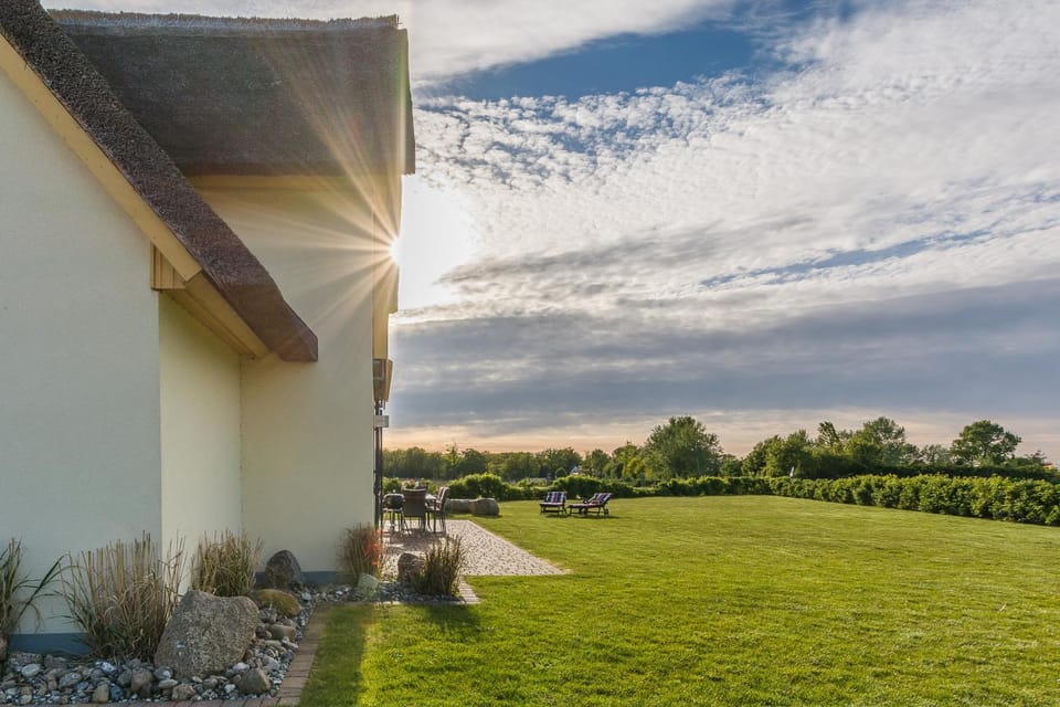 Property building, Spring, Day, Natural landscape, Summer, Garden, Balcony/Terrace, Garden view