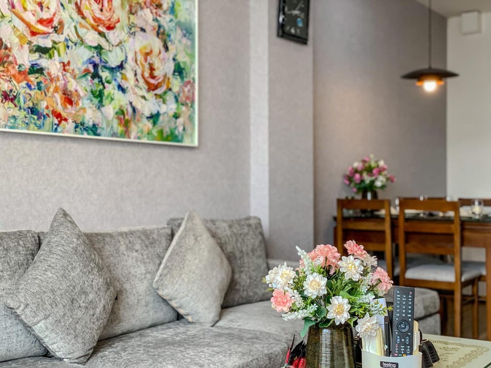 Living room, Decorative detail, Seating area, Dining area