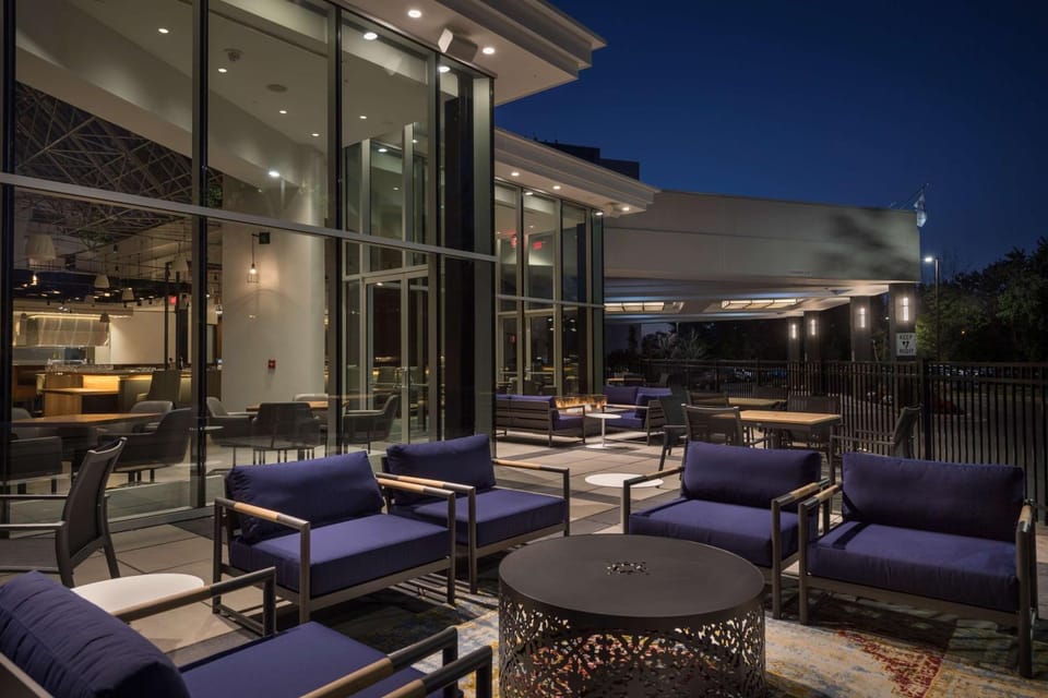 Property building, Patio, Balcony/Terrace