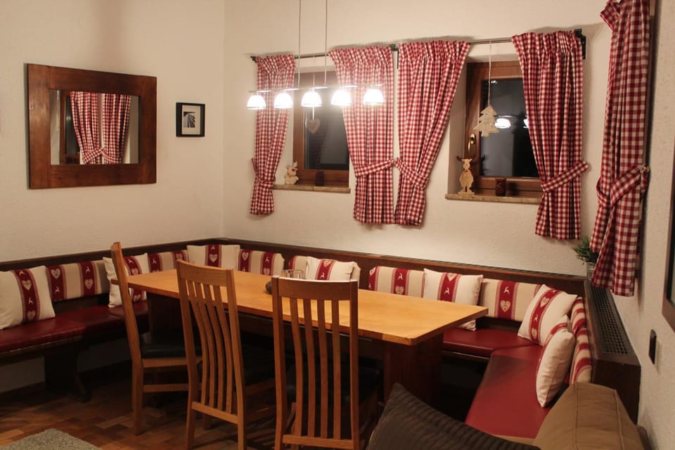 Night, Photo of the whole room, On site