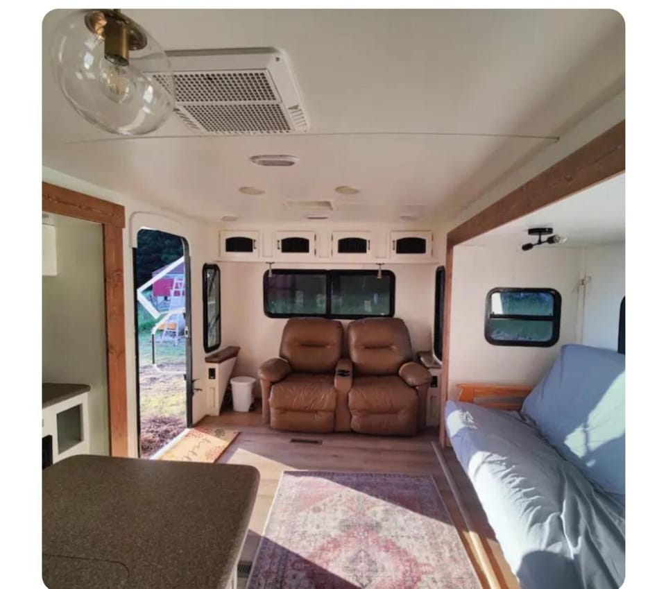 Rooms, RV,Tents in Redwood N&S Park 红木国家公园的房间 Bed and Breakfast in Crescent City