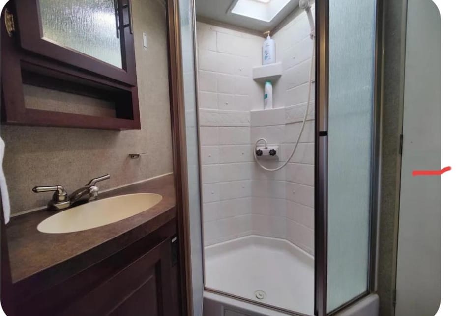 Rooms, RV,Tents in Redwood N&S Park 红木国家公园的房间 Bed and Breakfast in Crescent City