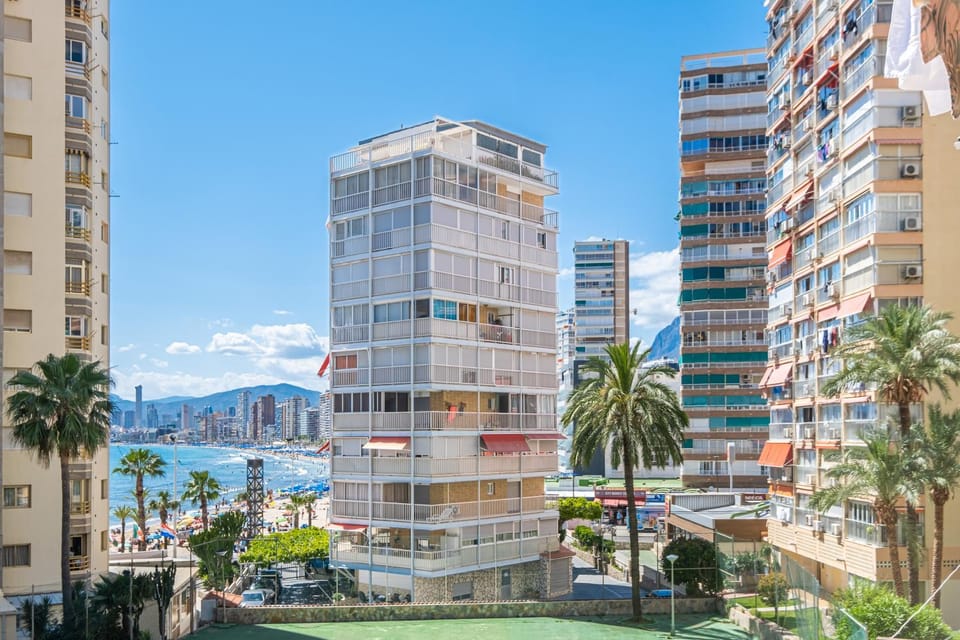 Property building, Off site, Day, Neighbourhood, Natural landscape, Beach, City view, Mountain view, Sea view, Street view, Location