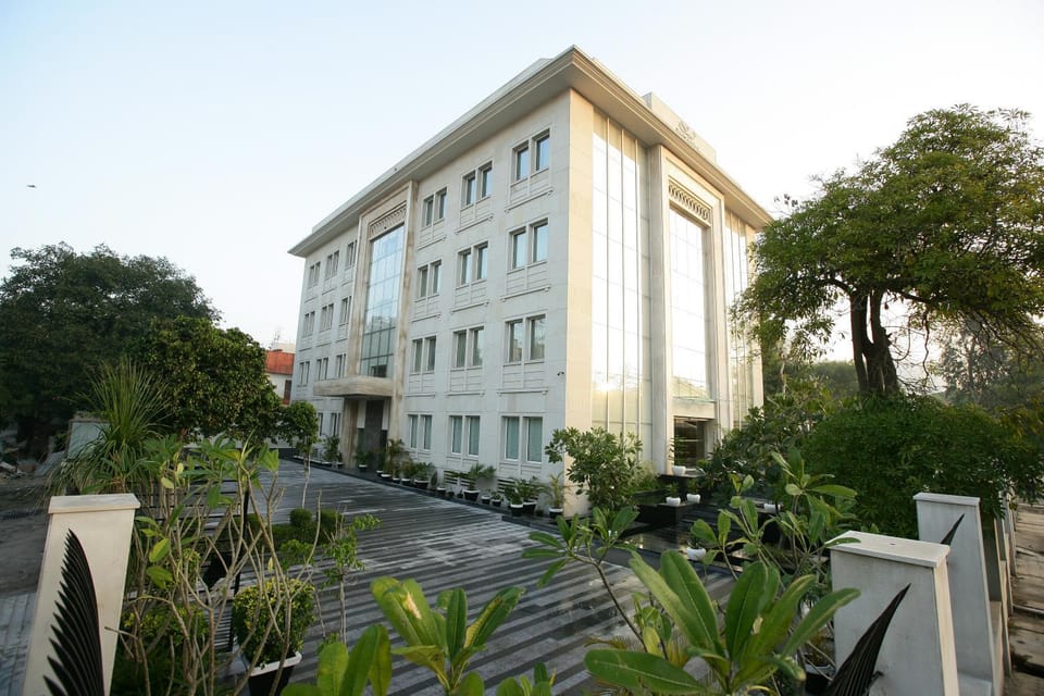 Facade/entrance