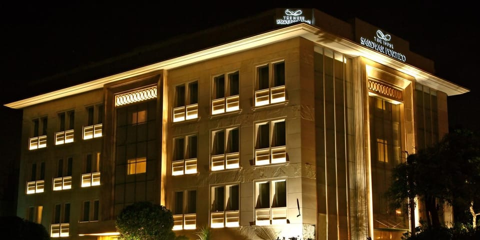 Facade/entrance