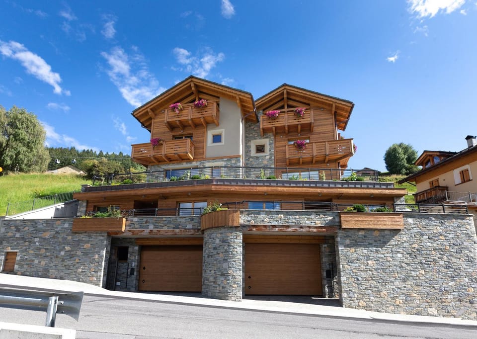 Property building, Bird's eye view, Mountain view