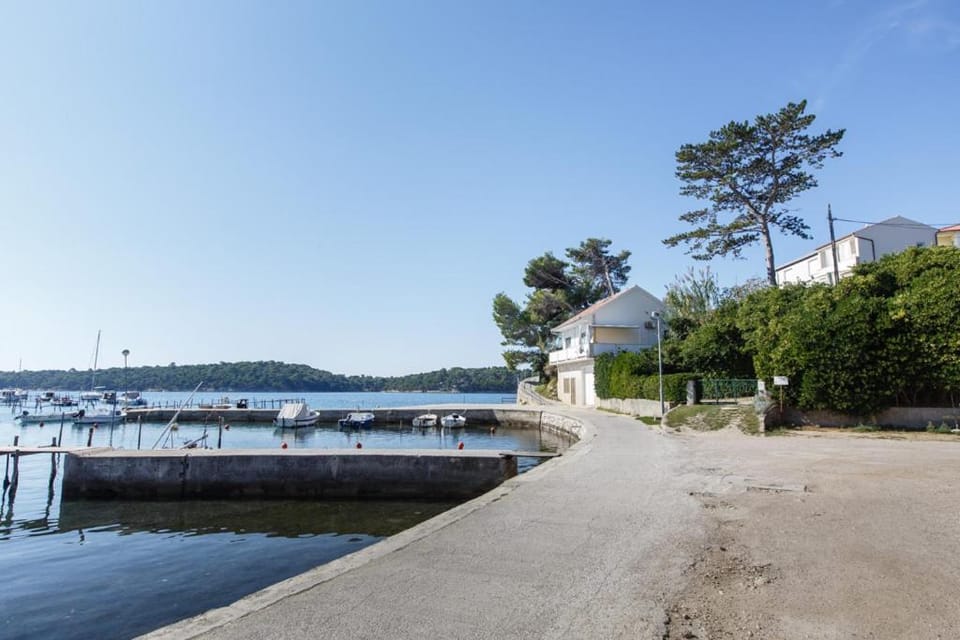 Sea view, Location