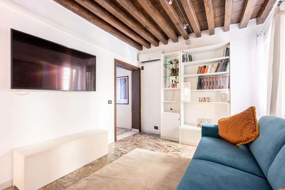 TV and multimedia, Living room, Seating area
