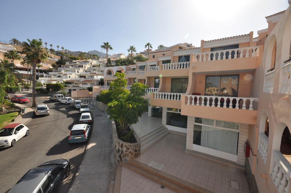 Property building, Neighbourhood, Location, Parking