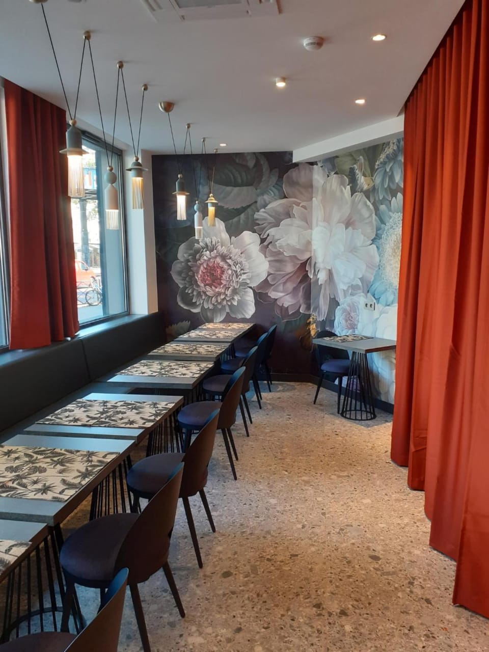 Restaurant/places to eat, Living room, Seating area